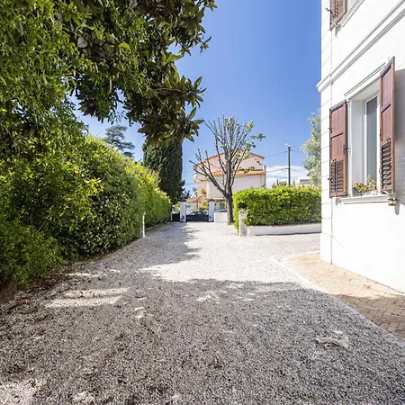 Apartment Coquette Studette, Apercu Mer, A 400m Des Plages *